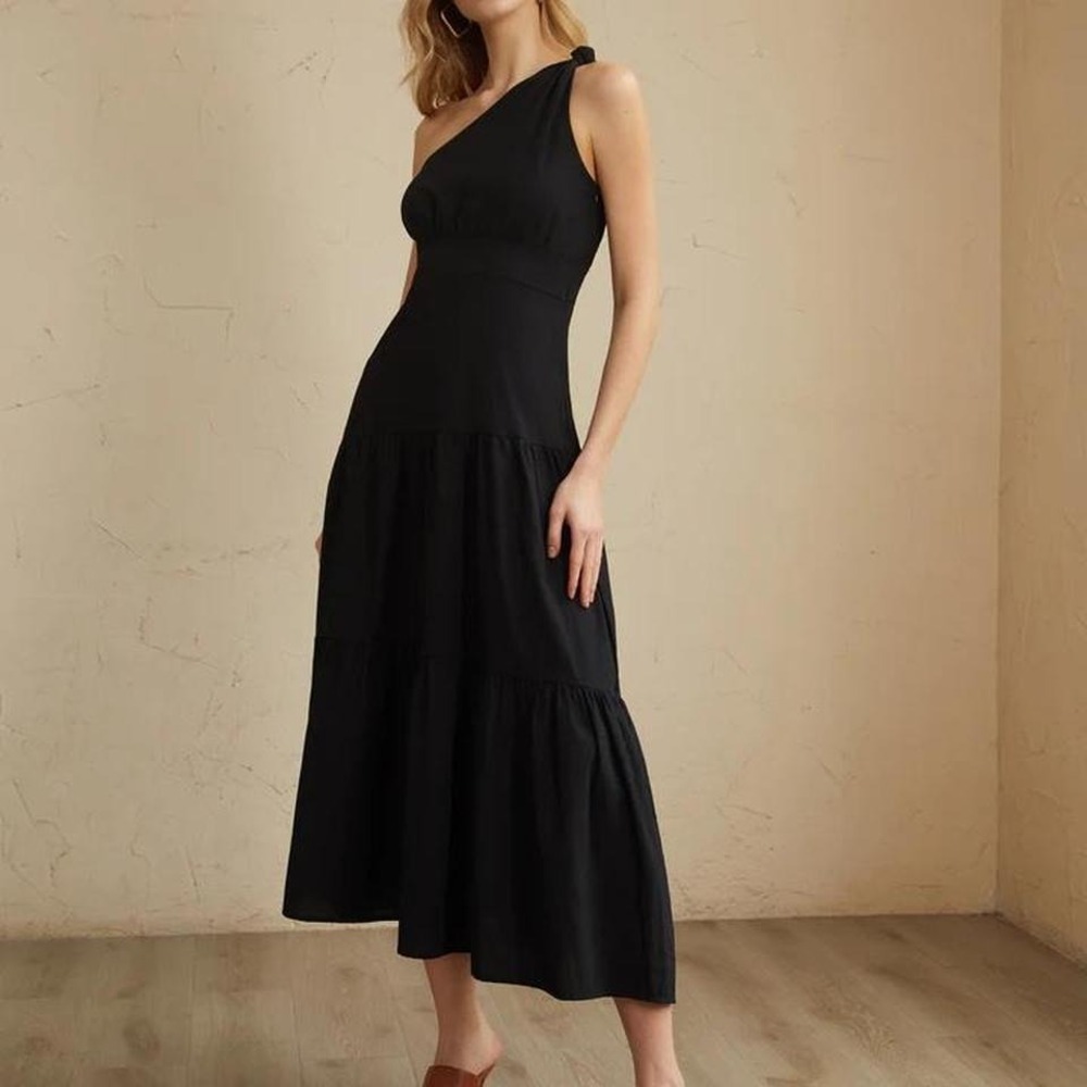 One-Shoulder Black Tiered Maxi Dress - Picture 2 of 5